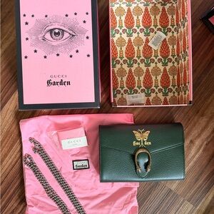 AUTHENTIC GUCCI GARDEN CLUTCH
